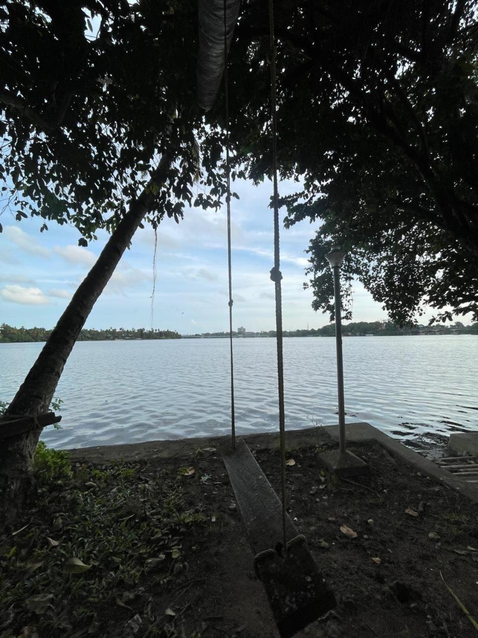Ashtamudivillas Kollam Exteriör bild