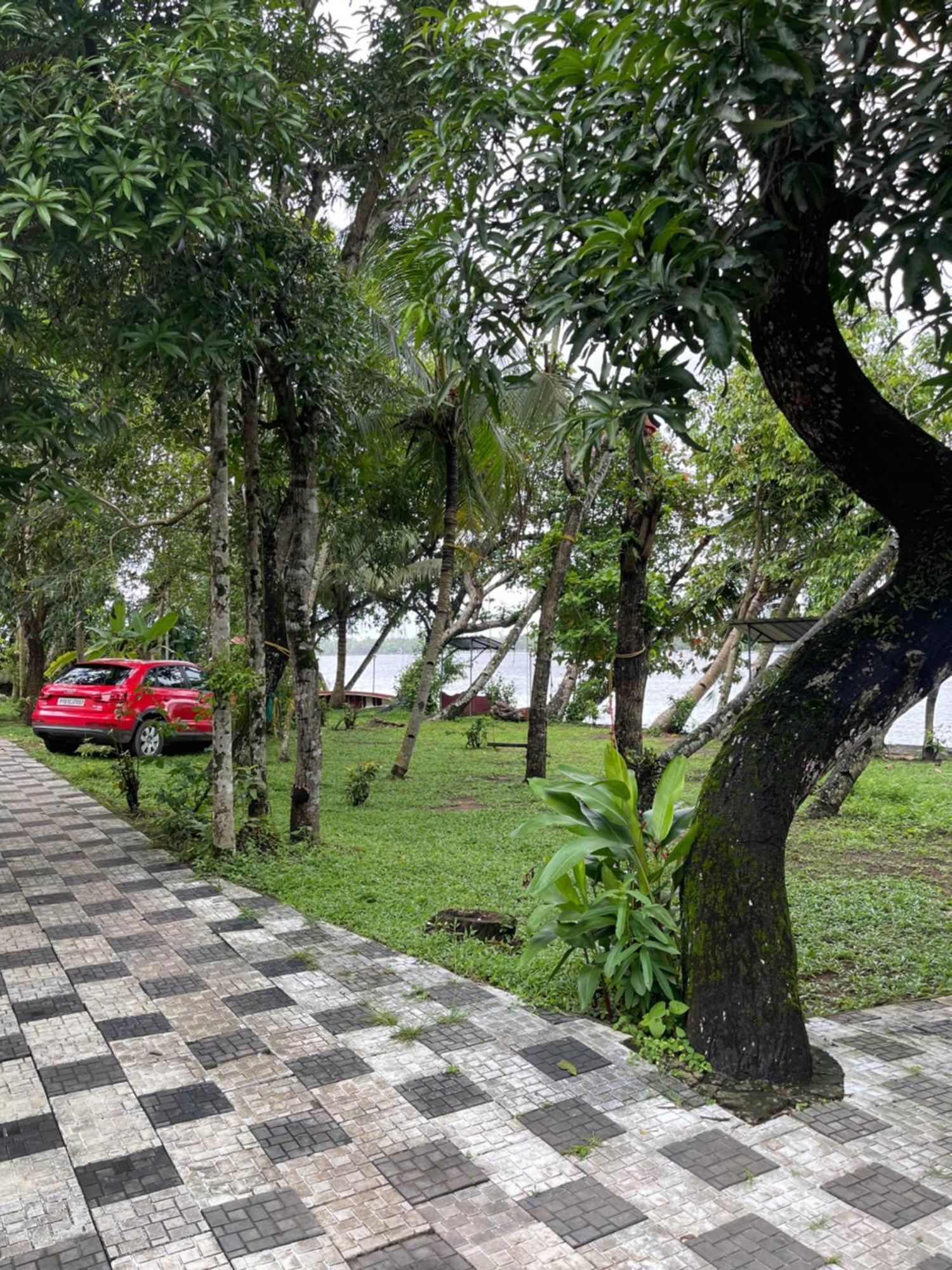Ashtamudivillas Kollam Exteriör bild