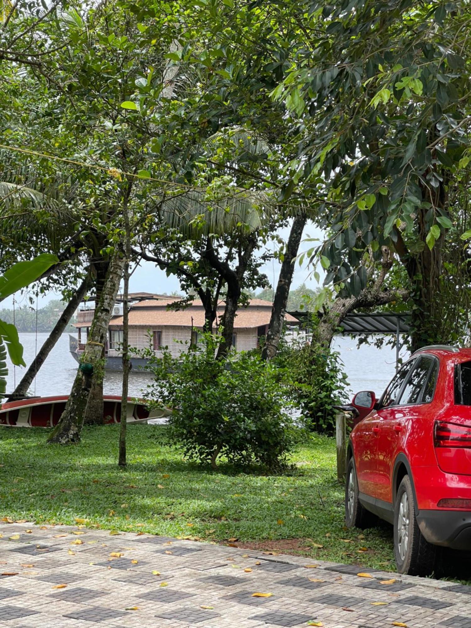 Ashtamudivillas Kollam Exteriör bild